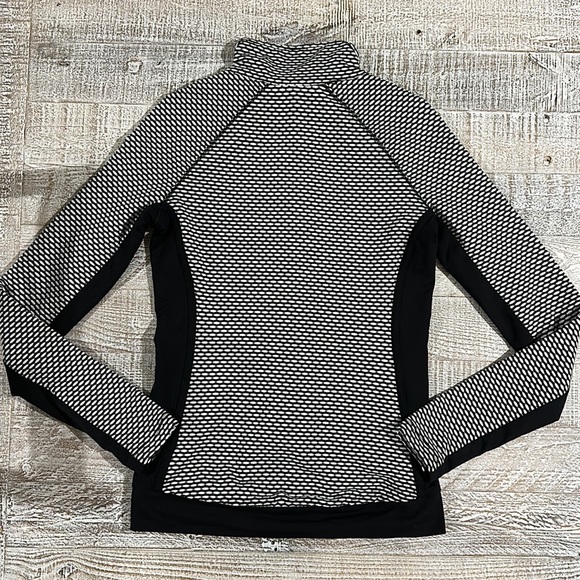 LORNA JANE Size XS Jacket Excellent Cond BLACK/WHITE - Picture 4 of 5